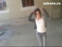 Ташкентская малолетняя шлюха танцует